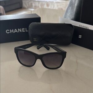 CHANEL Elegant Black Sunglasses